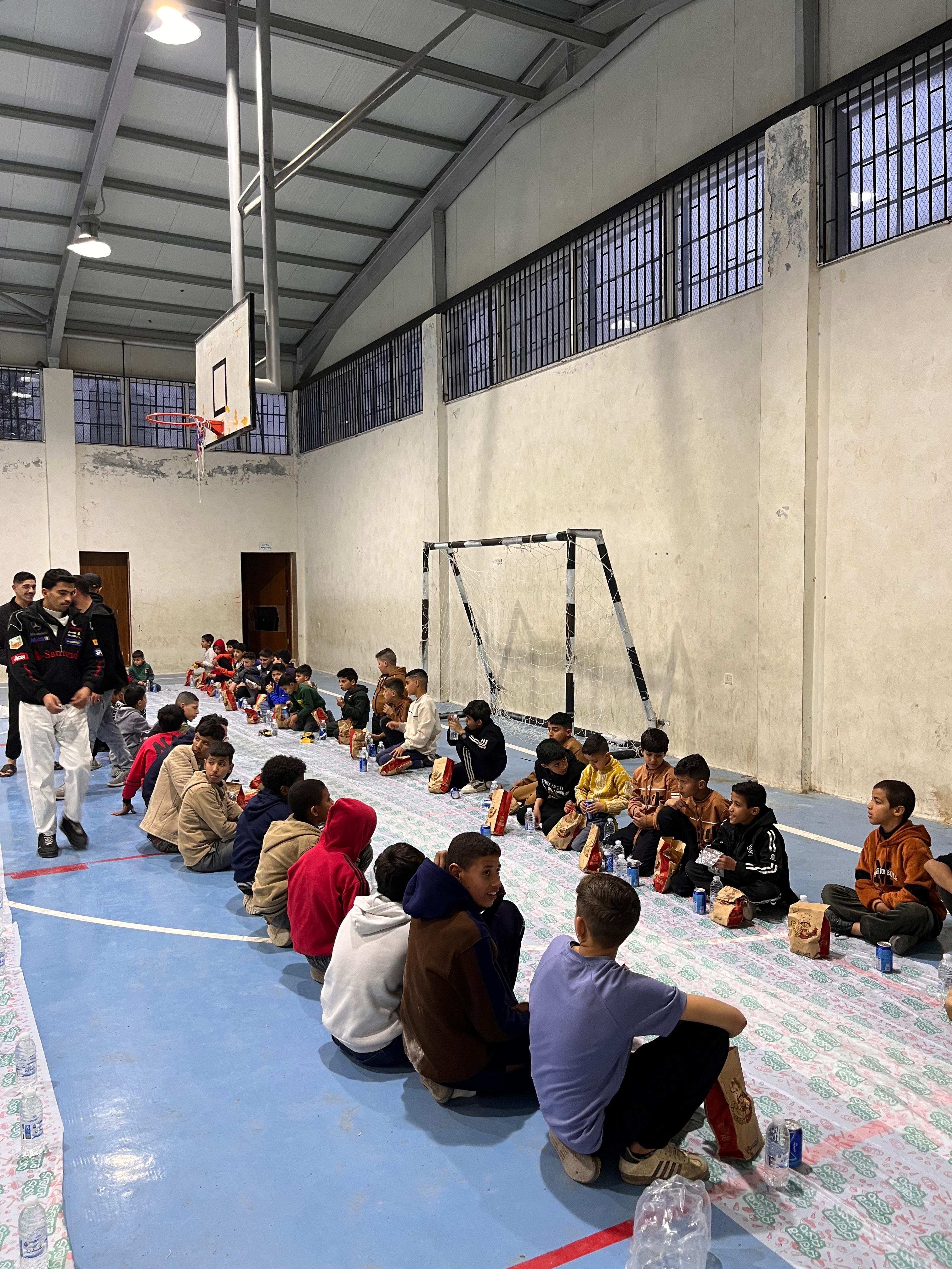 إفطار رمضاني لأيتام مخيم غزة تنظمه جامعة فيلادلفيا في جرش